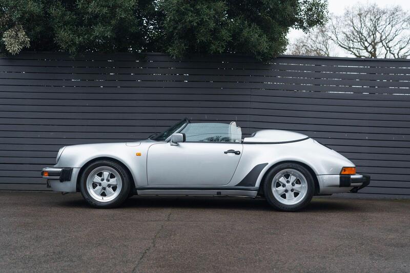 Porsche 911 view 7