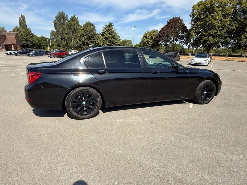 BMW 7 Series view 4
