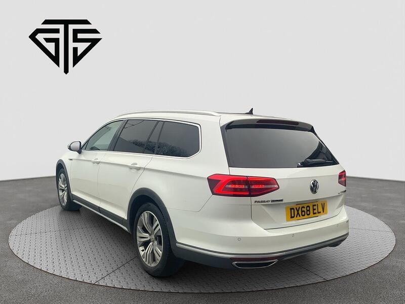 Volkswagen Passat view 5