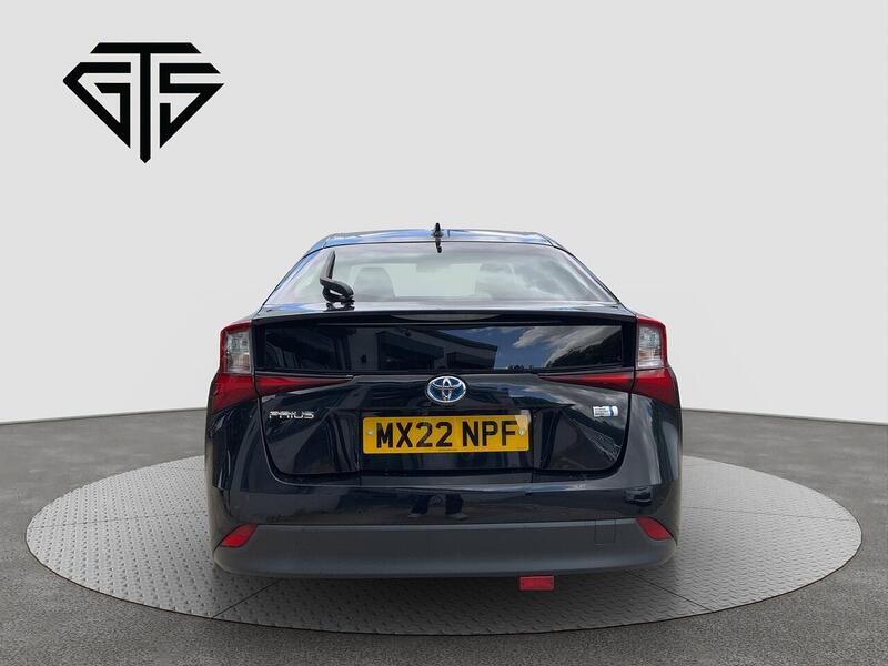 Toyota Prius view 4