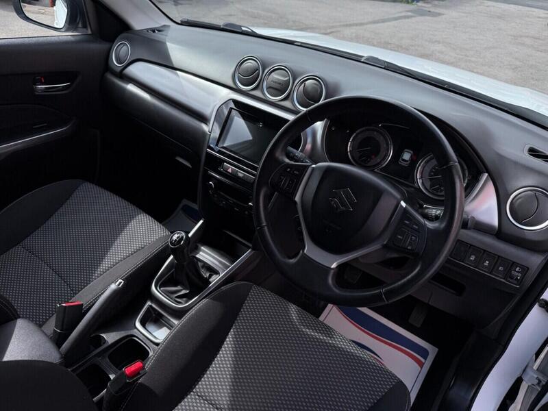 Suzuki Vitara view 3