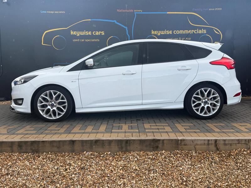 Ford Focus view 2