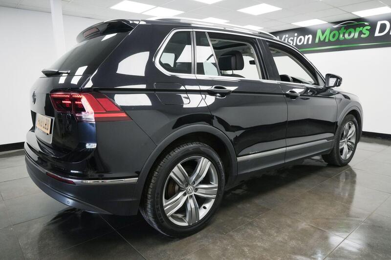 Volkswagen Tiguan view 3