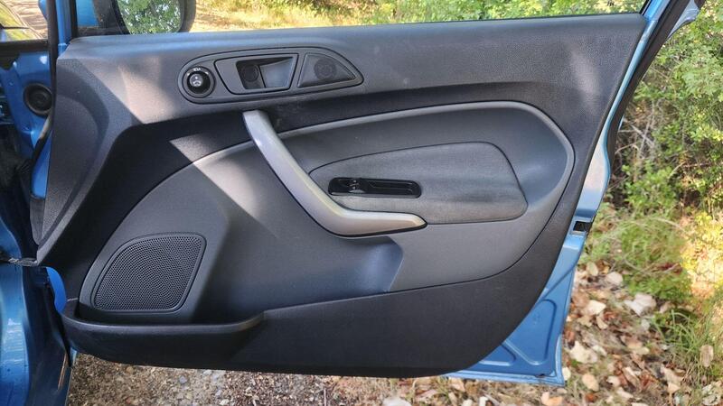 2009 Ford Fiesta — photo 39