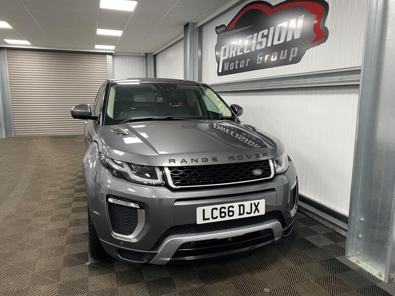 Land Rover Range Rover Evoque view 3