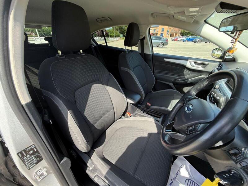 Ford Focus view 3