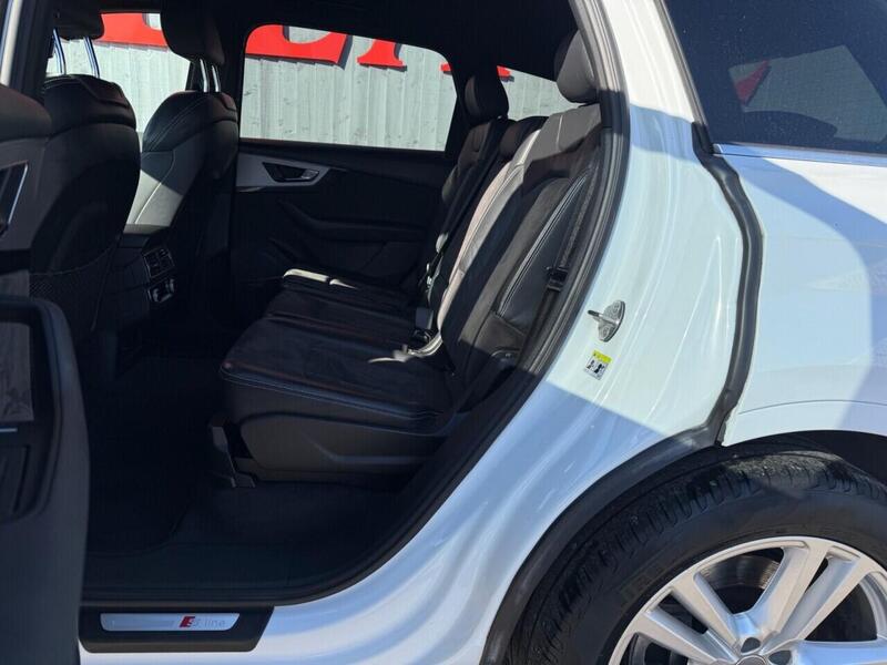 Audi Audi Q7 view 3