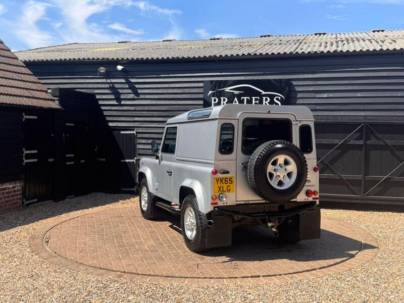Land Rover Defender view 5