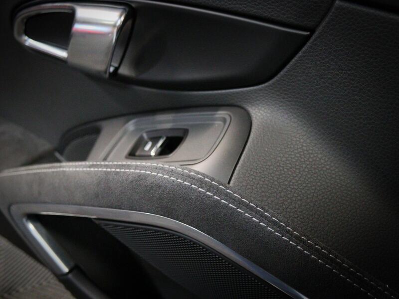 Porsche 911 view 31