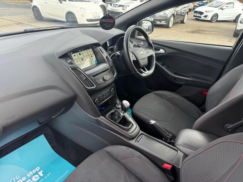 Ford Focus view 3