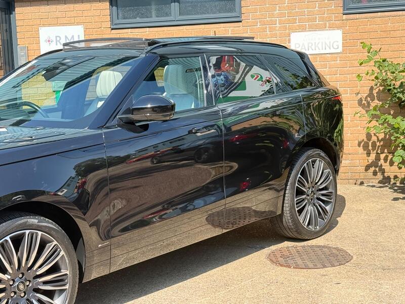 Land Rover Range Rover Velar view 3
