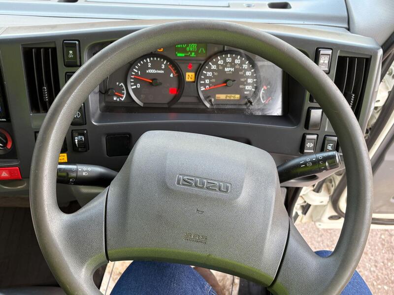 Isuzu N75-150 7.5T Hot Box (Twin)