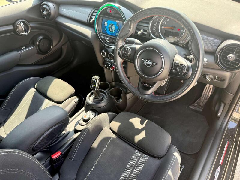Mini Hatch view 4