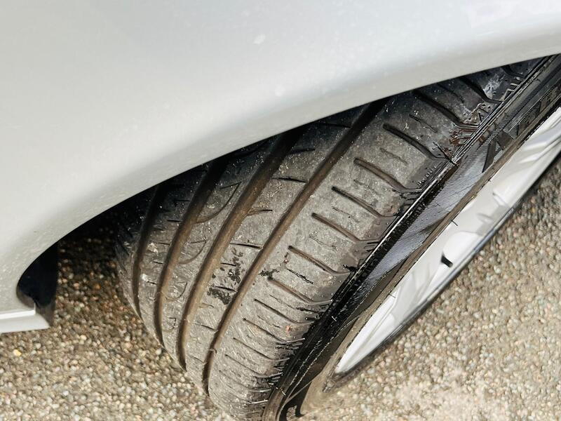 Mercedes-Benz E Class view 4