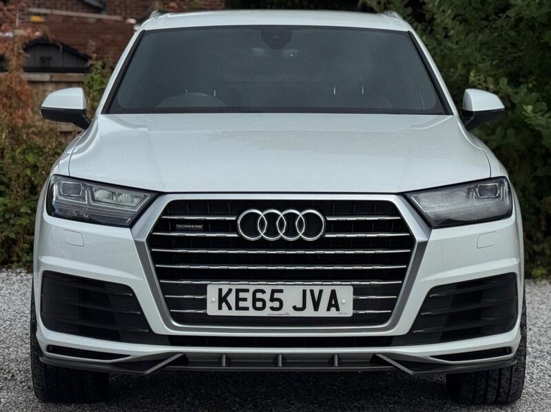 Audi Audi Q7 view 4