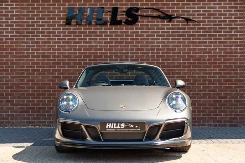 Porsche 911 view 6