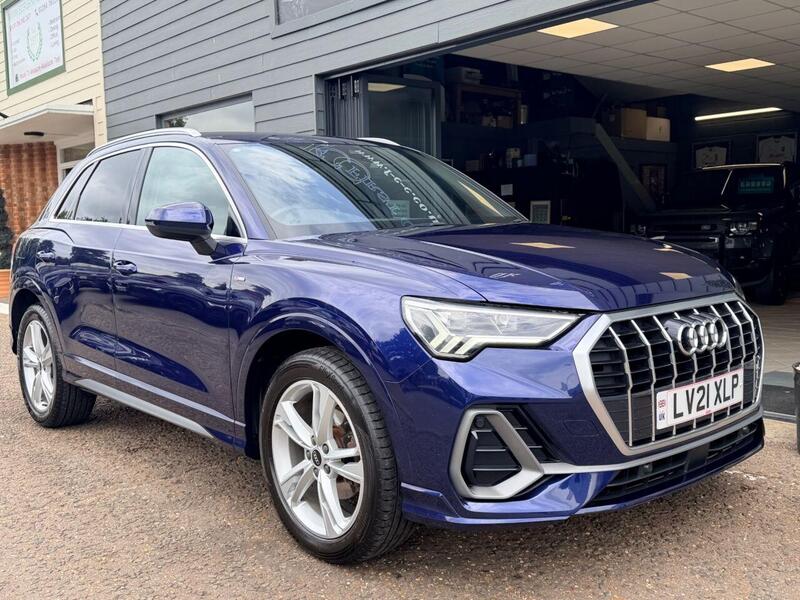 Audi Q3 view 4