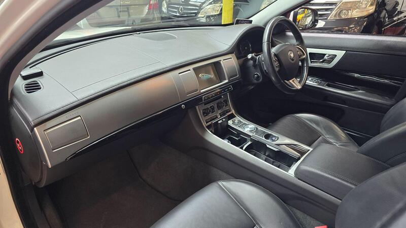 Jaguar XF view 5