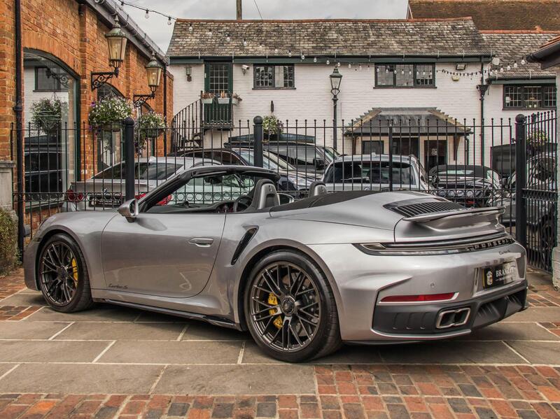 Porsche 911 view 7