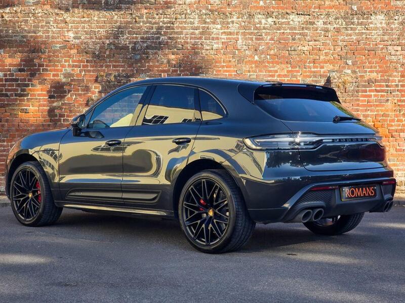 Porsche Macan view 3