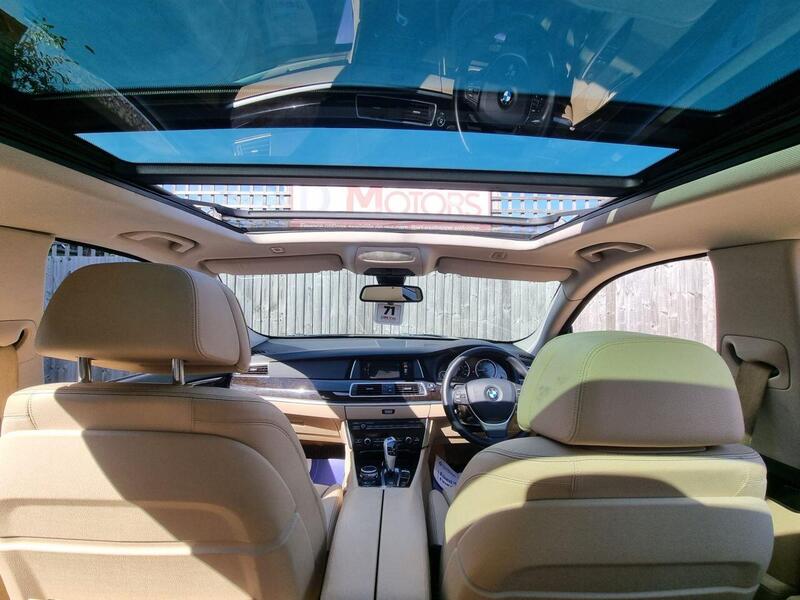 BMW 5 Series view 6