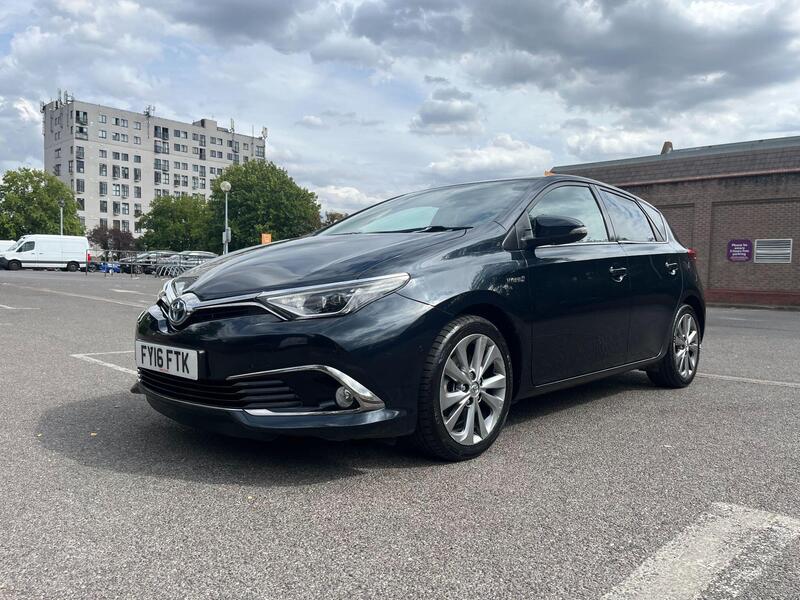 Toyota Auris view 3
