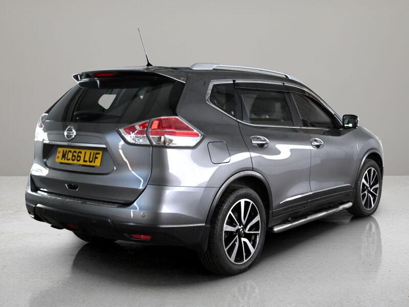 Nissan X-Trail view 3