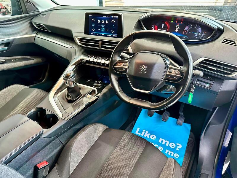 Peugeot 3008 view 5