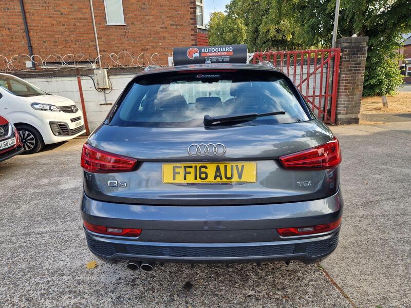 Audi Q3 view 5