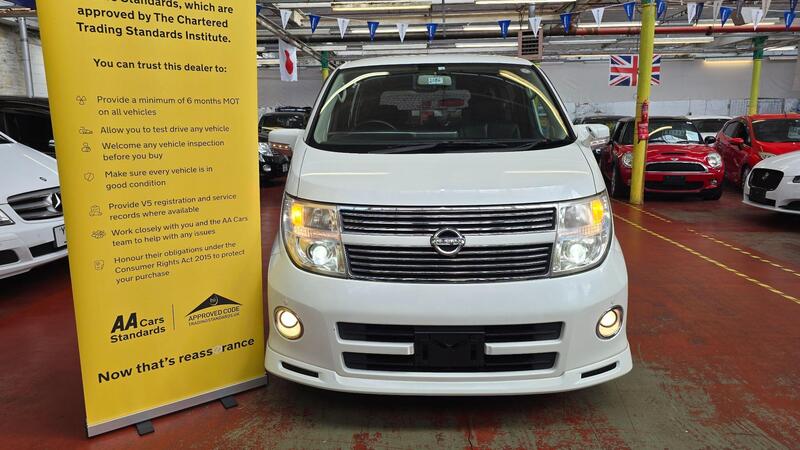 Nissan Elgrand view 2