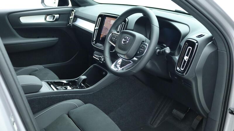 Volvo XC40 view 4
