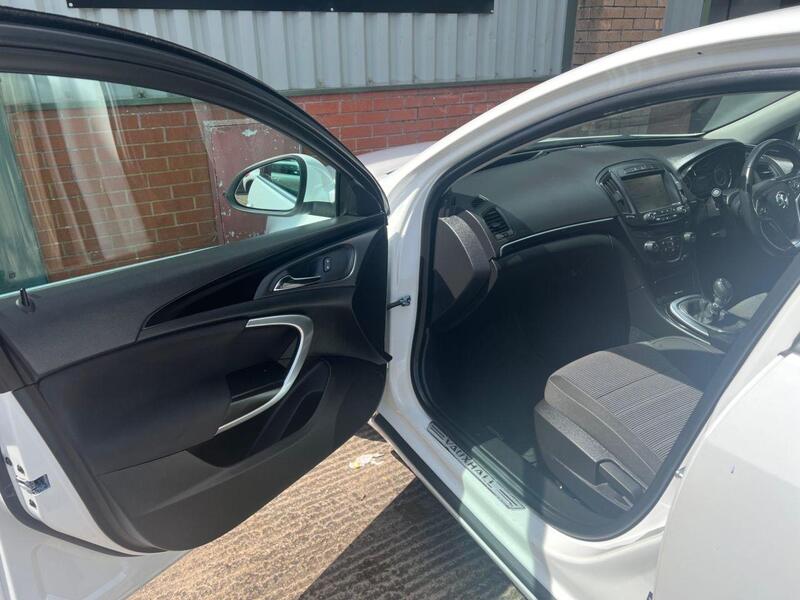 Vauxhall Insignia view 19
