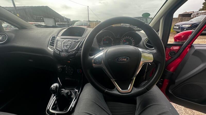 2016 Ford Fiesta — photo 11