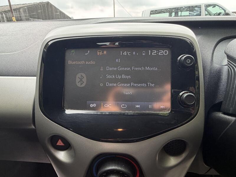 2015 Peugeot 108 — photo 17