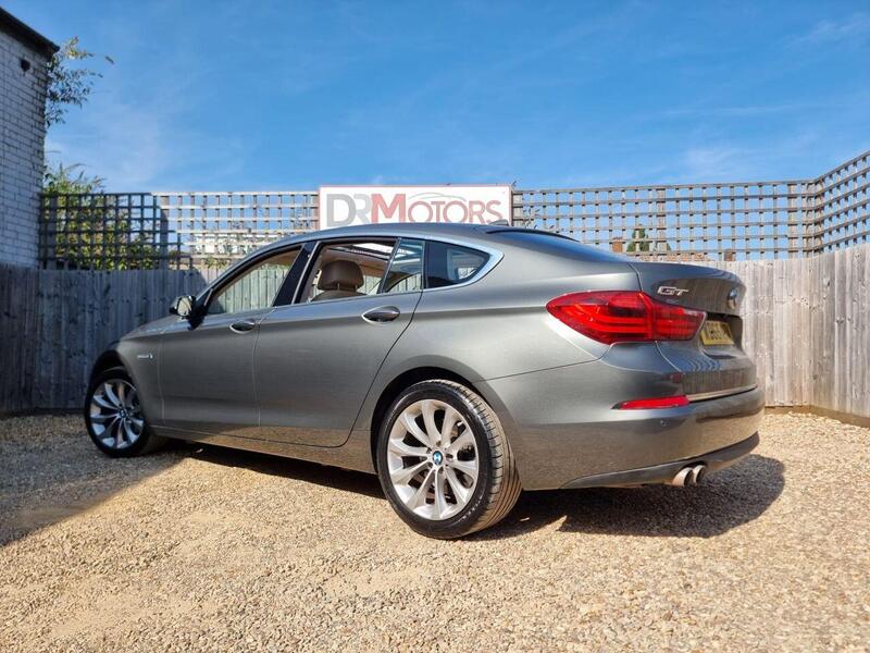 BMW 5 Series view 4