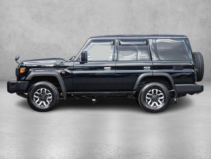 Toyota Land Cruiser view 4