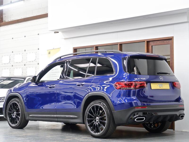 Mercedes-Benz GLB view 3