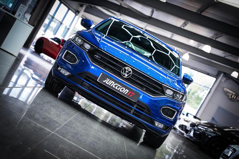 Volkswagen T-Roc view 3