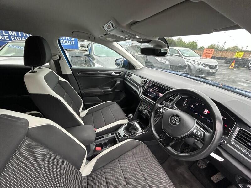 Volkswagen T-Roc view 2