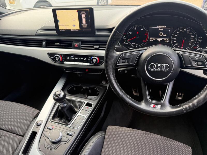 Audi A4 Avant view 2