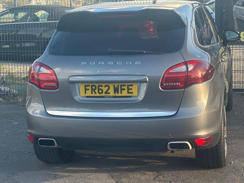 Porsche Cayenne view 25