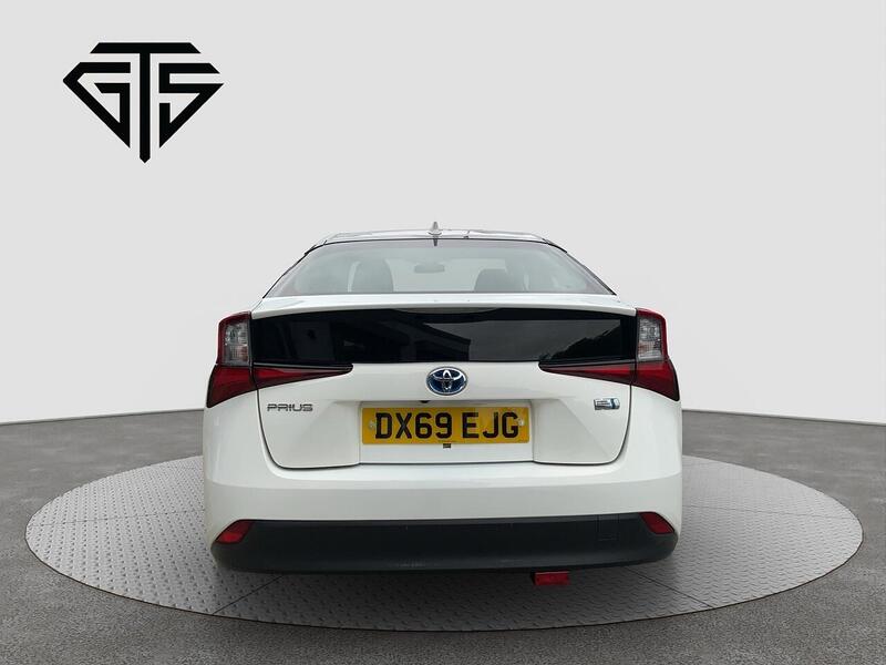 Toyota Prius view 4