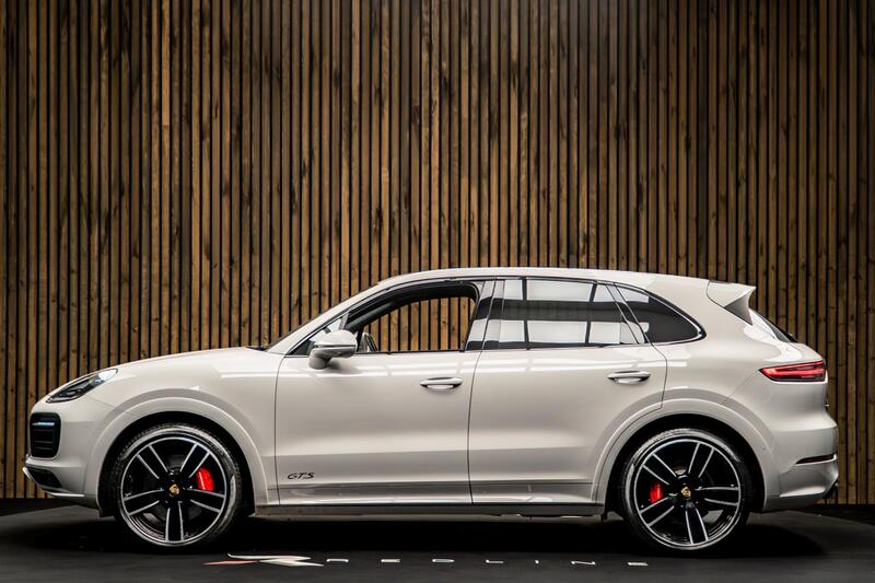 Porsche Cayenne view 7