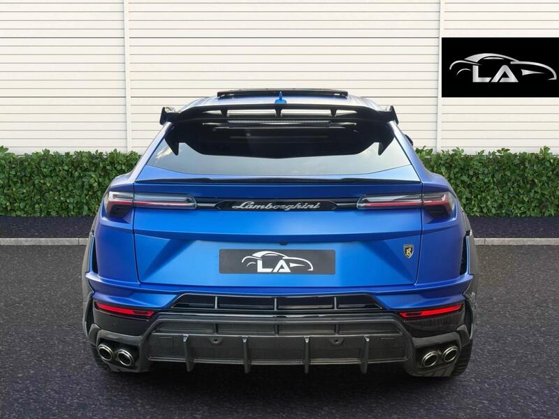 Lamborghini Urus view 7