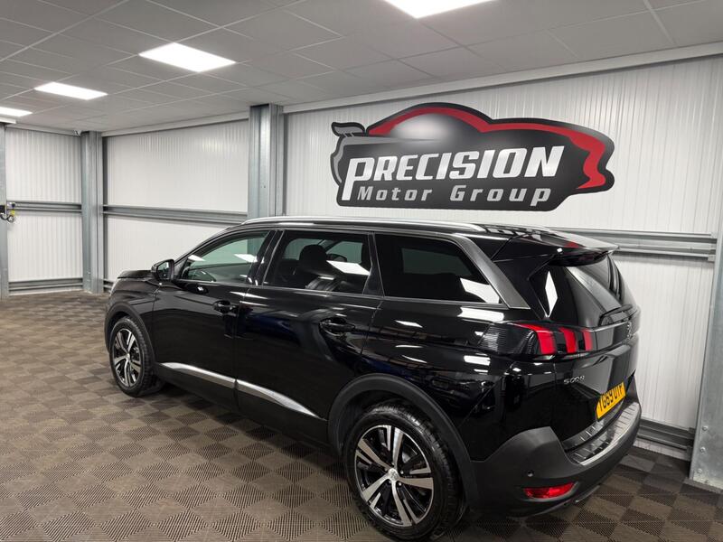 Peugeot 5008 view 4