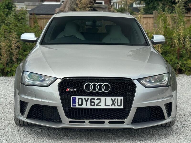 Audi RS4 view 4