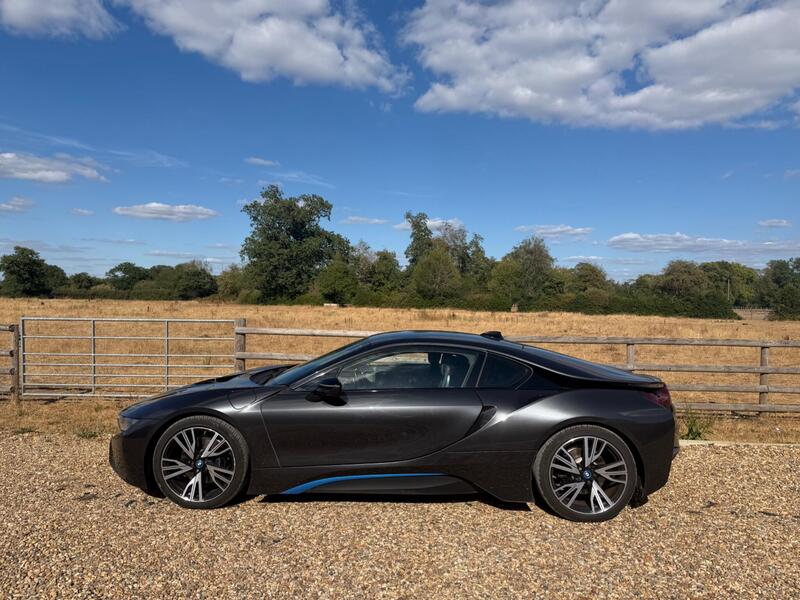 BMW I8 view 4