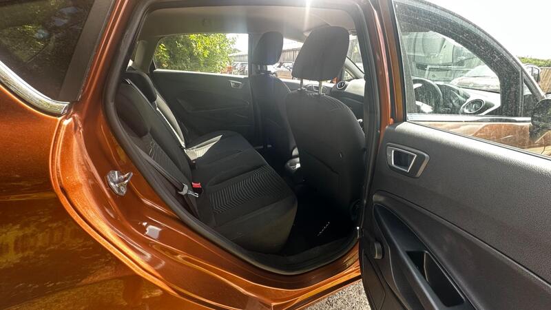 2014 Ford Fiesta — photo 14