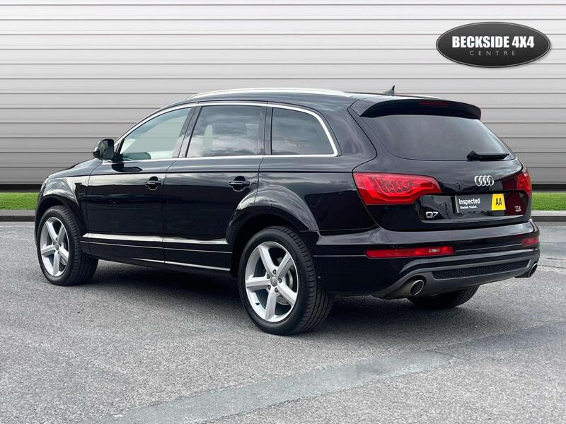 Audi Q7 view 6