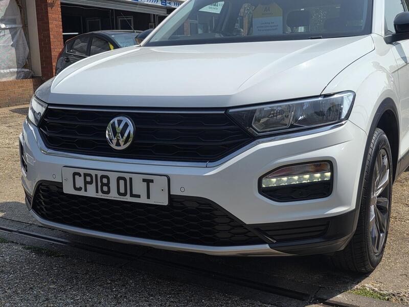 Volkswagen T-Roc view 7